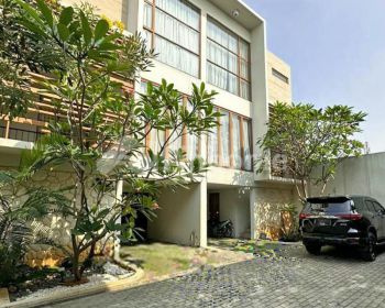 Dijual Rumah Dalam Townhouse di Kemang