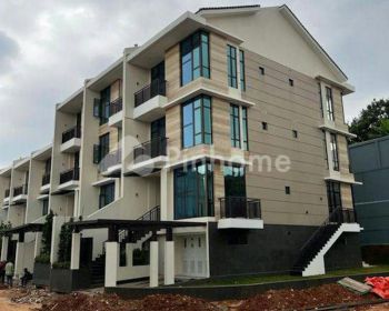 Dijual Rumah Lokasi Strategis di Pondok Indah Townhouse, Jl. Taman Pd. Indah