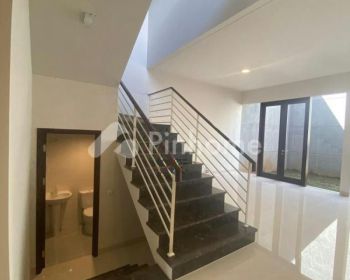 Dijual Rumah Baru Dan Bagus di Jalan Mawar