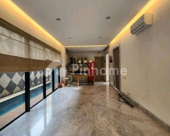 Dijual Rumah Townhouse di Kemang