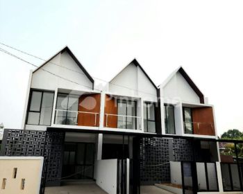 Dijual Rumah Lokasi Premium Tipe Hook di BSD