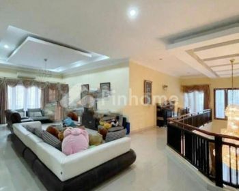 Dijual Rumah Lingkungan Asri di Jl. Mendut